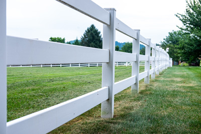 Typical,American,Horse,Fence,In,A,Rural,Area.