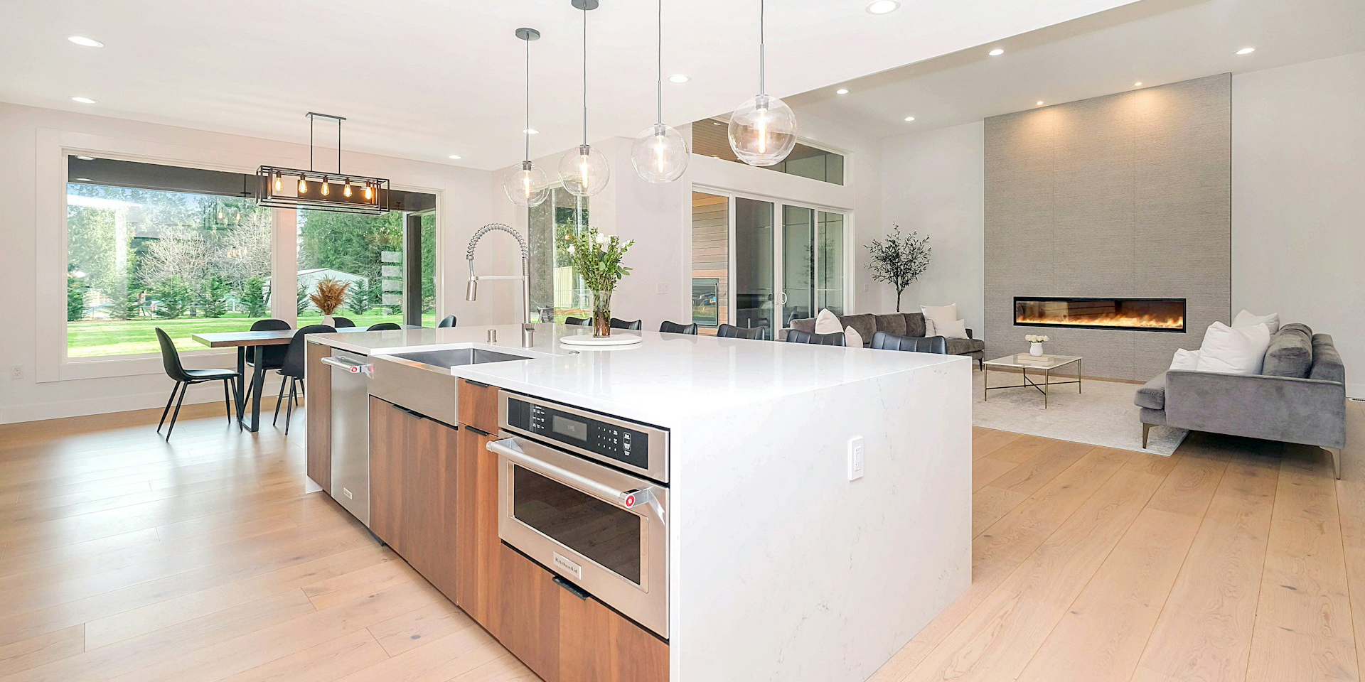 zac-gudakov-UPbYh3A5cdg-unsplash An ultra modern kitchen with waterfall quartz counter and pendant lighting.