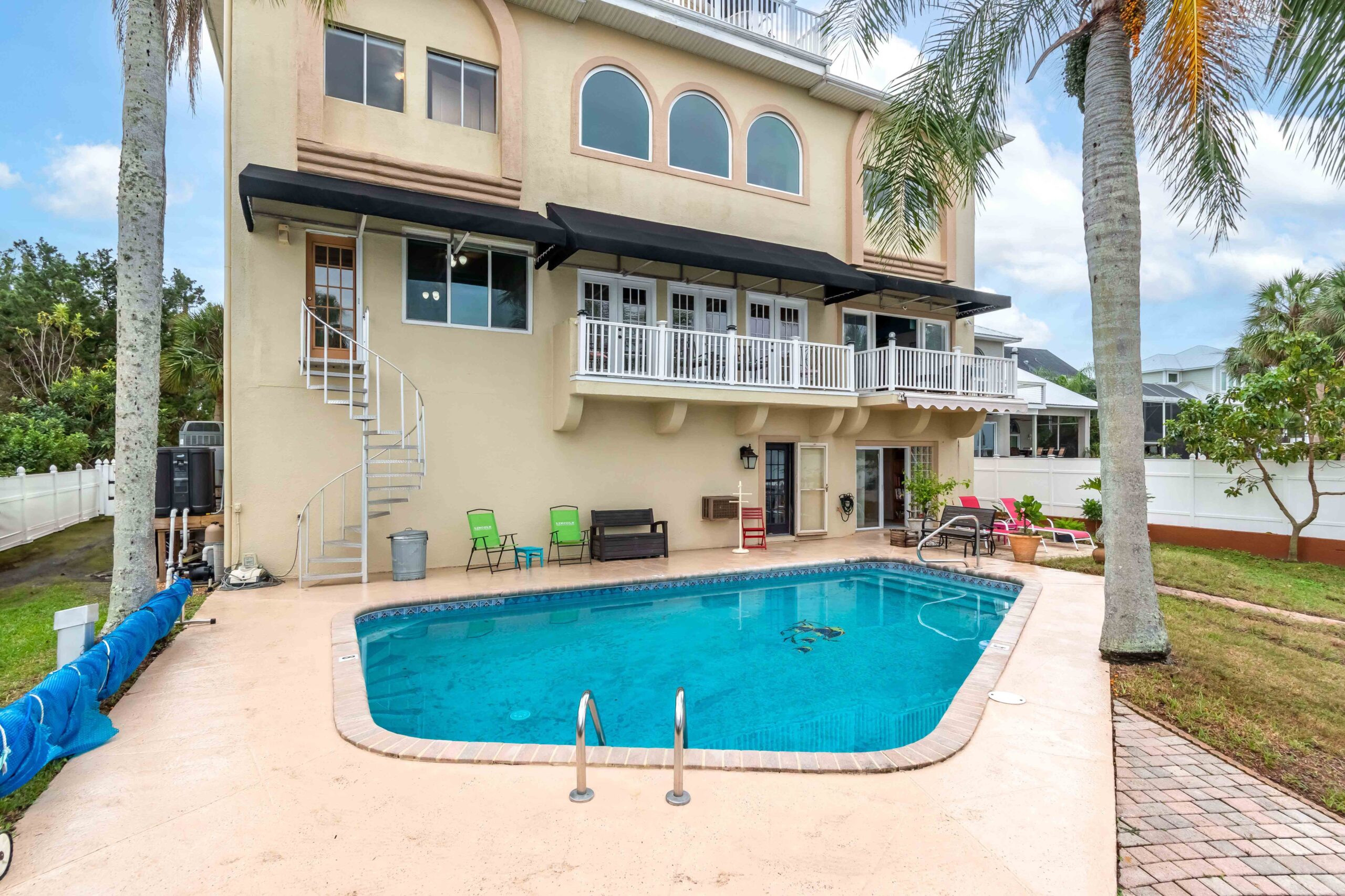 the swimming pool at the house on Kings Bay in Crystal River