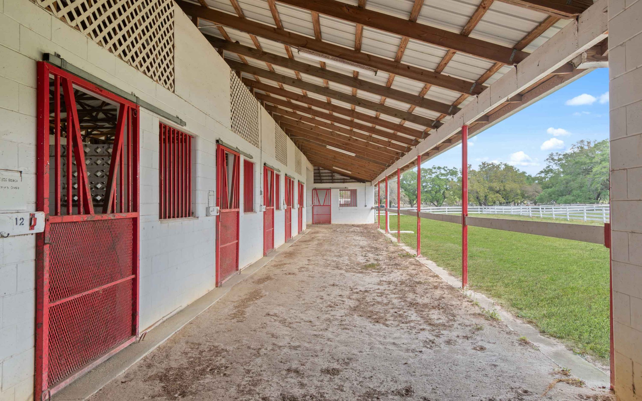 The barn at 4450 SE 216th Avenue, Morriston, Florida 32668