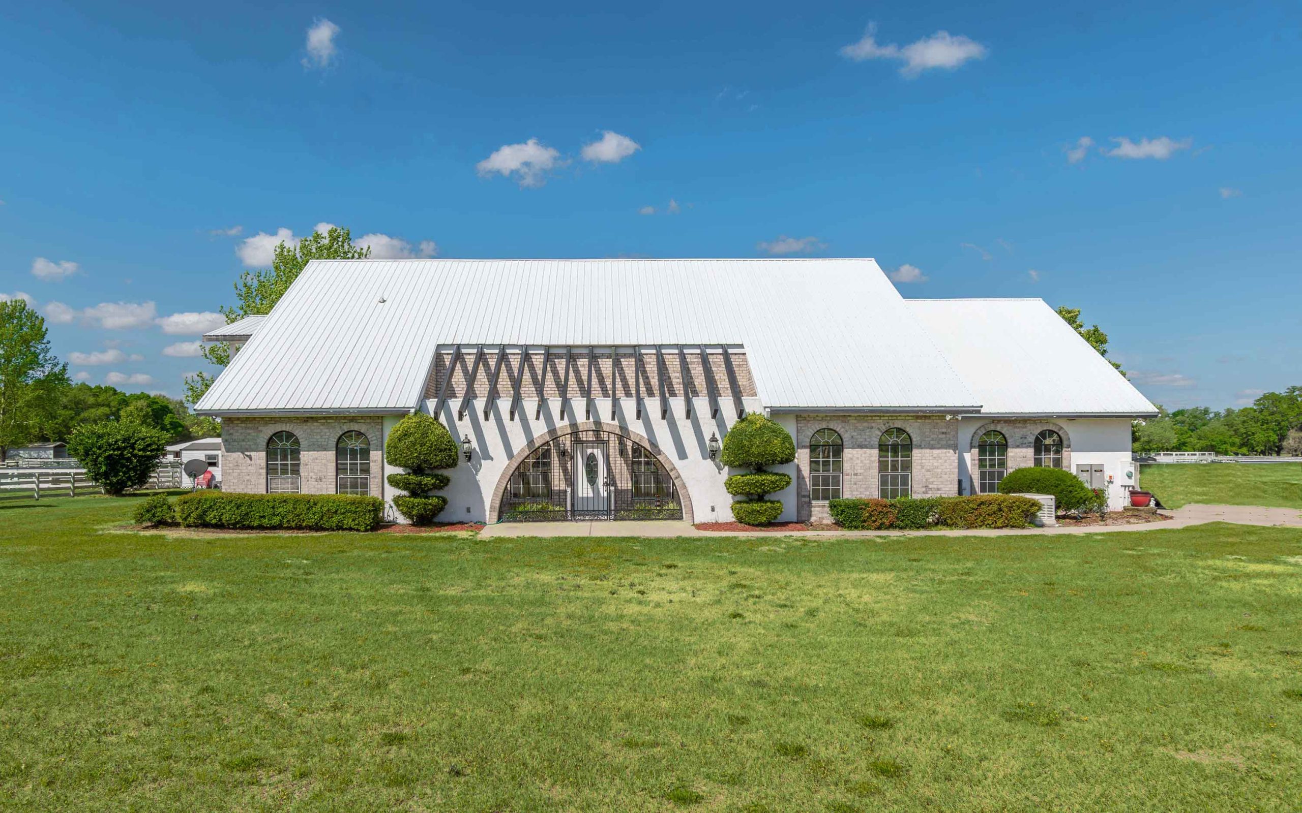 The front of the home at 4450 SE 216th Avenue, Morriston, Florida 32668